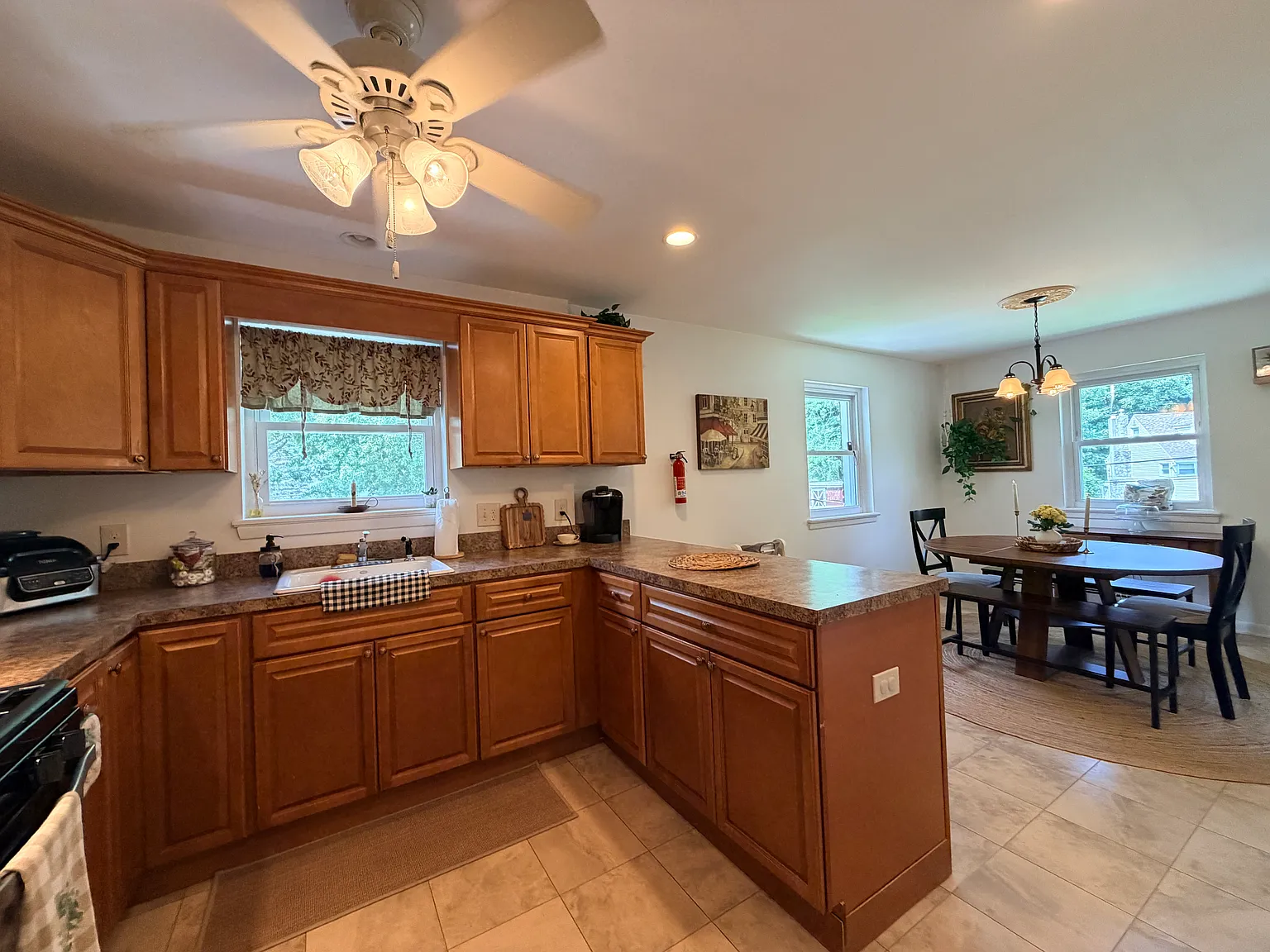 3 bed, 1450 sqft, $2,950 — Photo 3