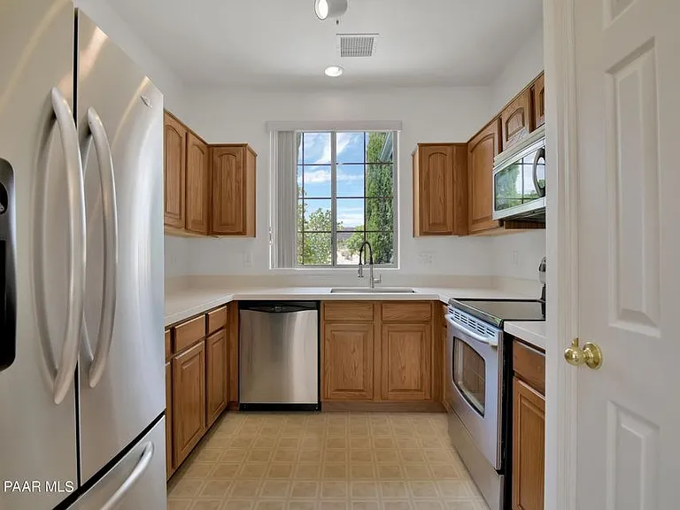 1079 N Hobble Strap St — Photo 6