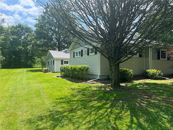 4th image of 55 Evergreen Rd W