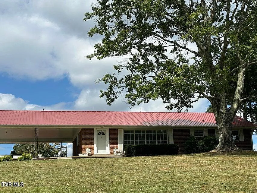 2 bed, 1.5 bath, 1421 sqft, $1,600 — Photo 2