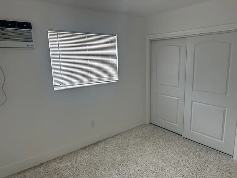 1252 NW 5th St — Photo 10