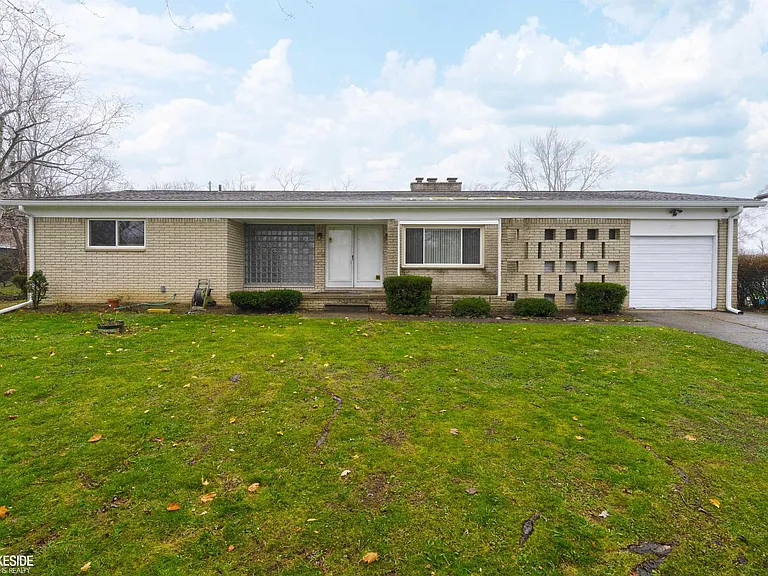 107 Bloomfield Blvd — Photo 2