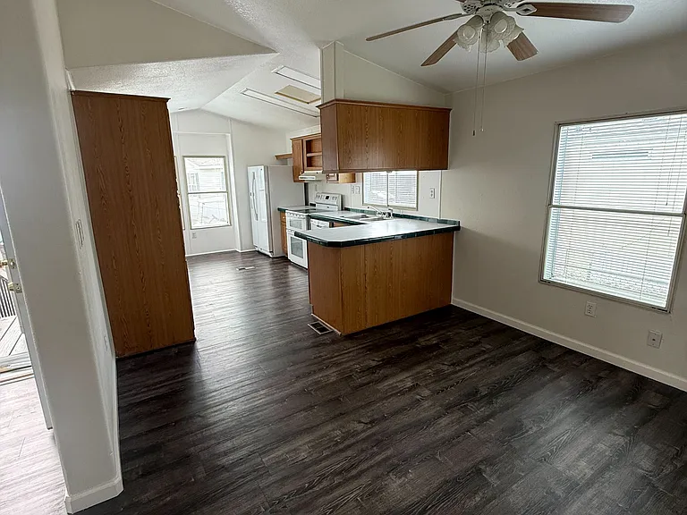 Interior Kitchen and Dinning r