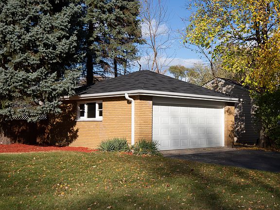 3rd image of 16415 Betty Ln