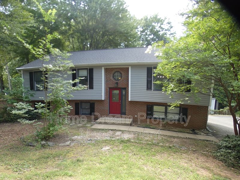 1st image of 35 Hillcrest Dr
