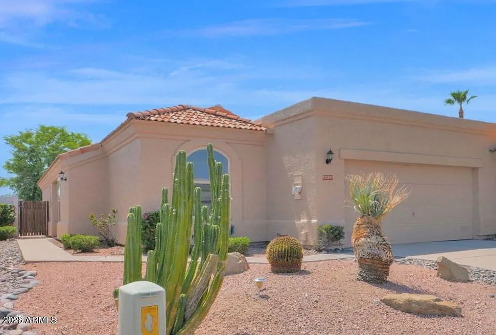 3 bed, 2.0 bath, 1323 sqft, $2,850 — Photo 2
