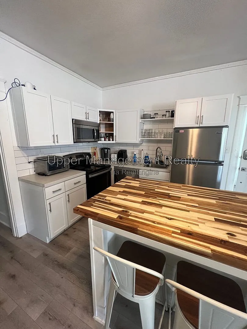 6 bed, 2.0 bath, $6,000 — Photo 3