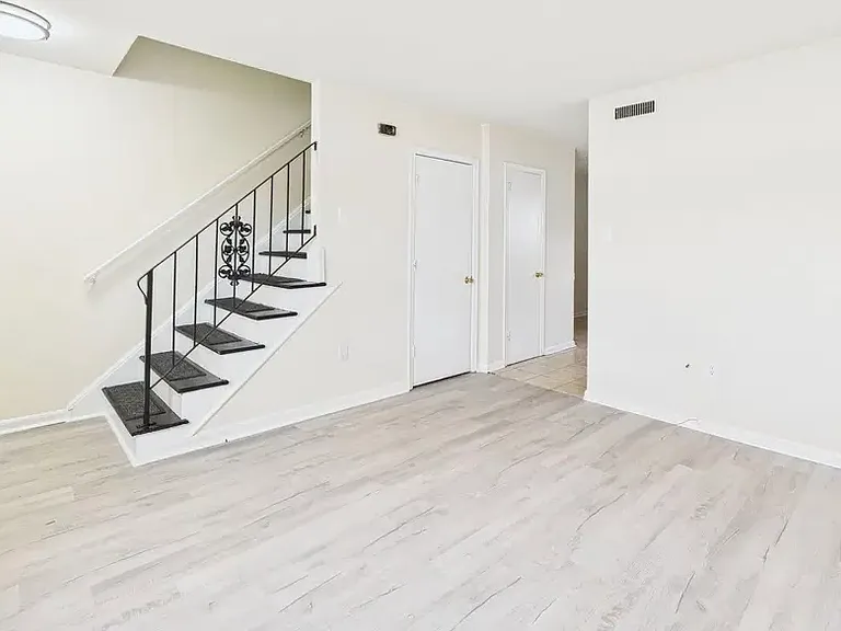 800 Arlington Rd — Photo 4