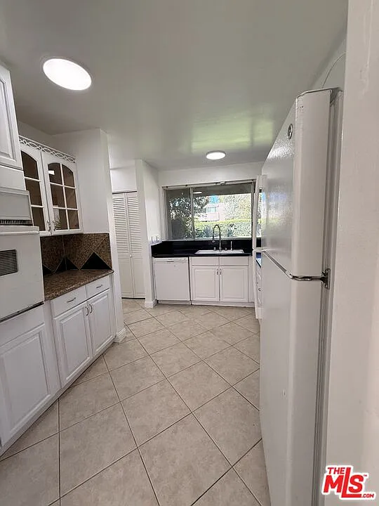 3 bed, 2.5 bath, $3,900 — Photo 3