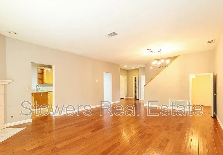 37 Mountain Valley Pl — Photo 5