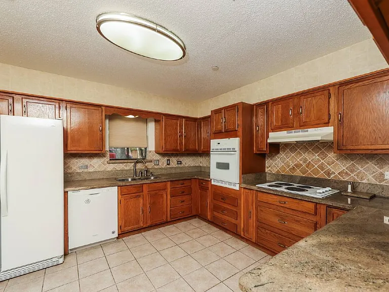 534 Aspendale Dr — Photo 4