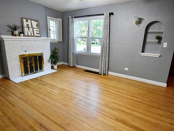 3rd image of 121 Merriam Ave N