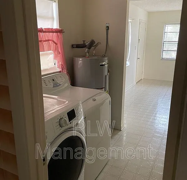 44 S Kentucky Ave — Photo 19