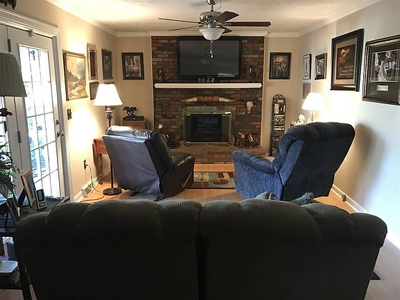 3rd image of 574 S Woodland Dr