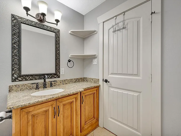 4628 Kermit St — Photo 16