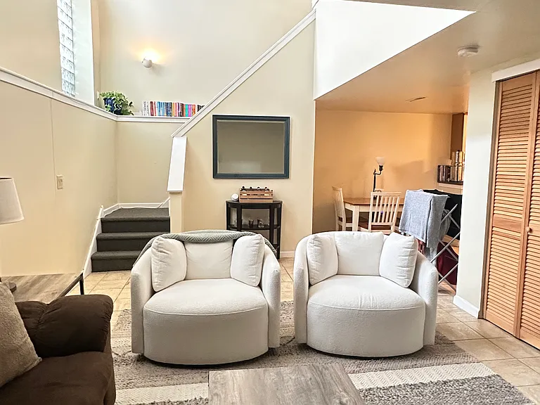 2061 Fitzwater St #1R — Photo 19