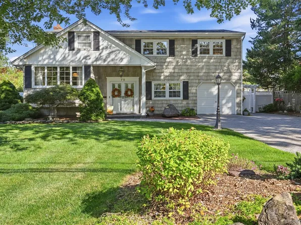 75 Bayview Drive, Oakdale, NY 11769