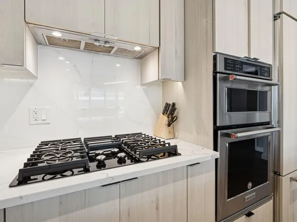 800 Avenue At Port Imperial image 11 of 33