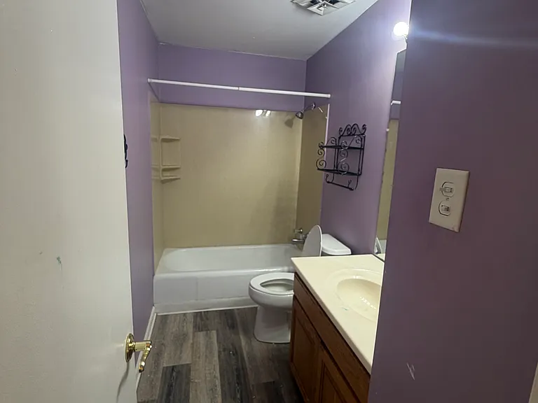 3301 Canterbury Dr — Photo 12