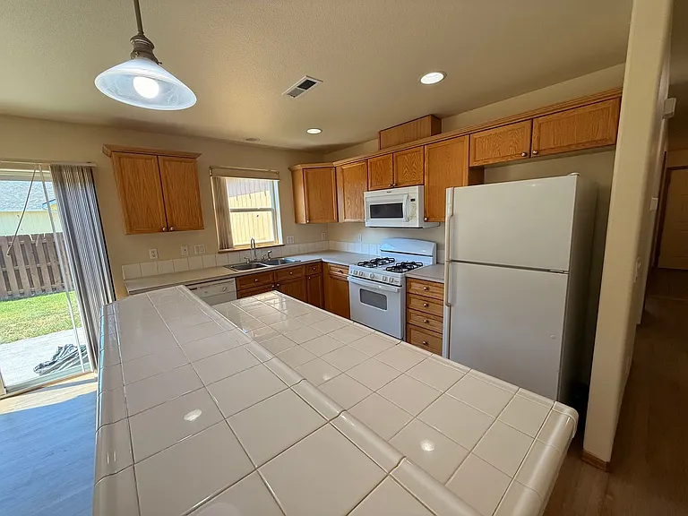 1126 SW 33rd St — Photo 12