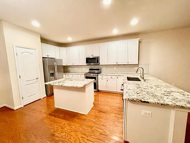 9511 Mary Geneva Ln — Photo 16