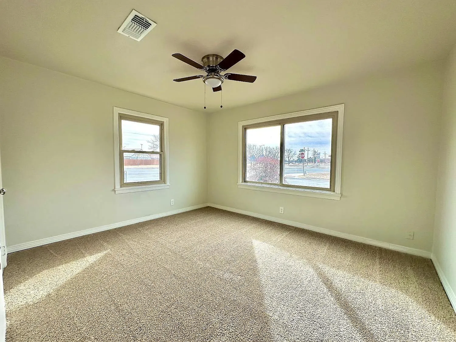 3 bed, 1.0 bath, 1274 sqft, $1,250 — Photo 3