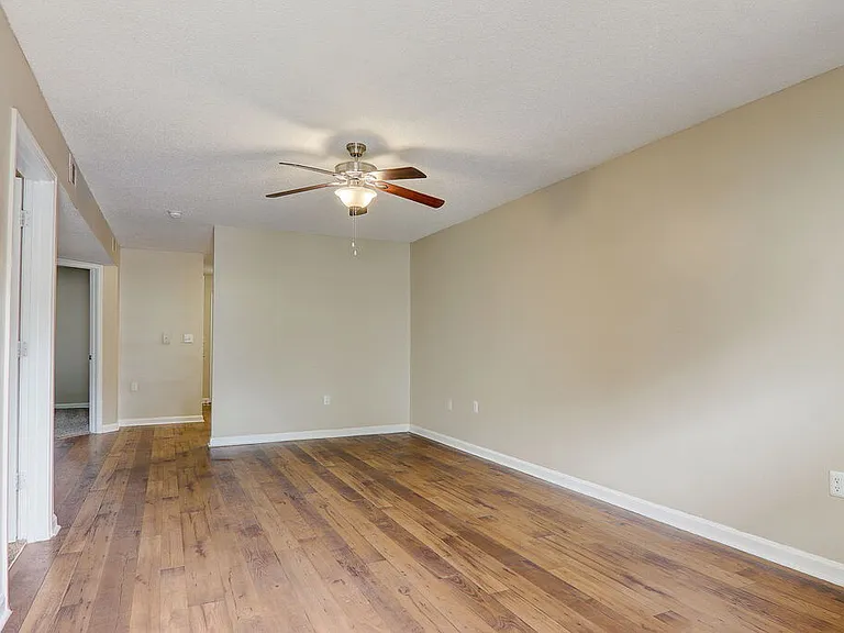 The Grove Apartments — Photo 16