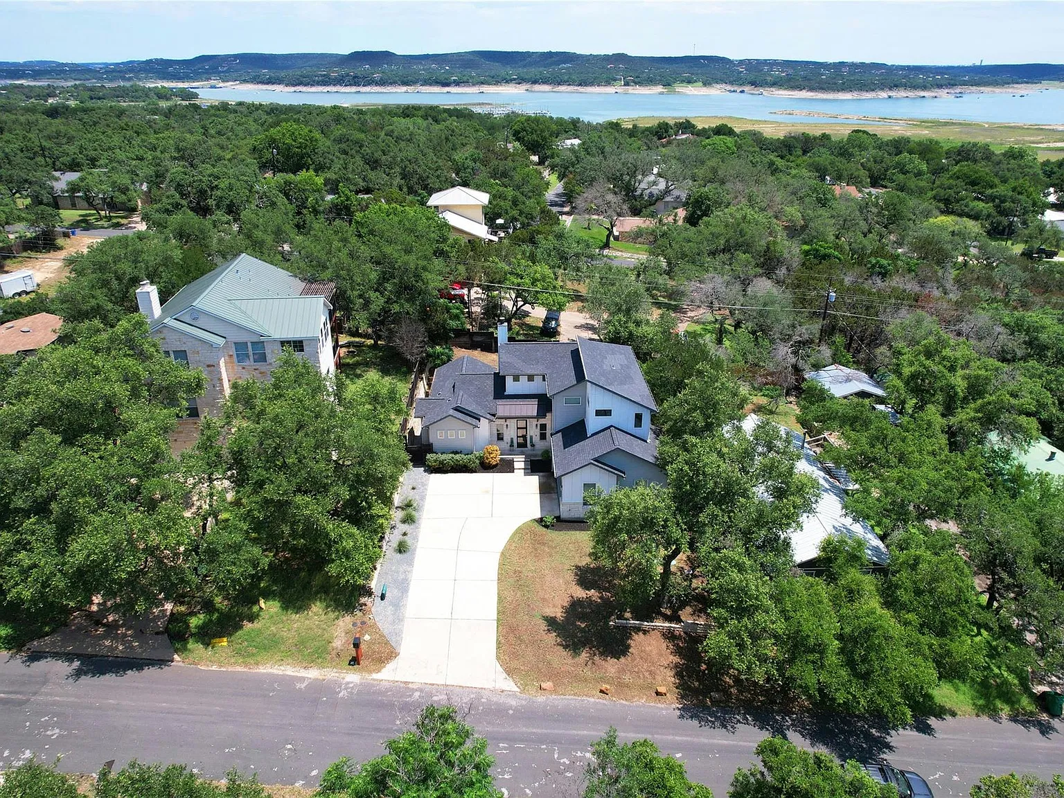 4 bed, 2.5 bath, 2363 sqft, $3,500 — Photo 2