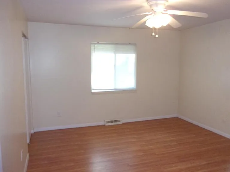 460 Laurel Dr — Photo 6
