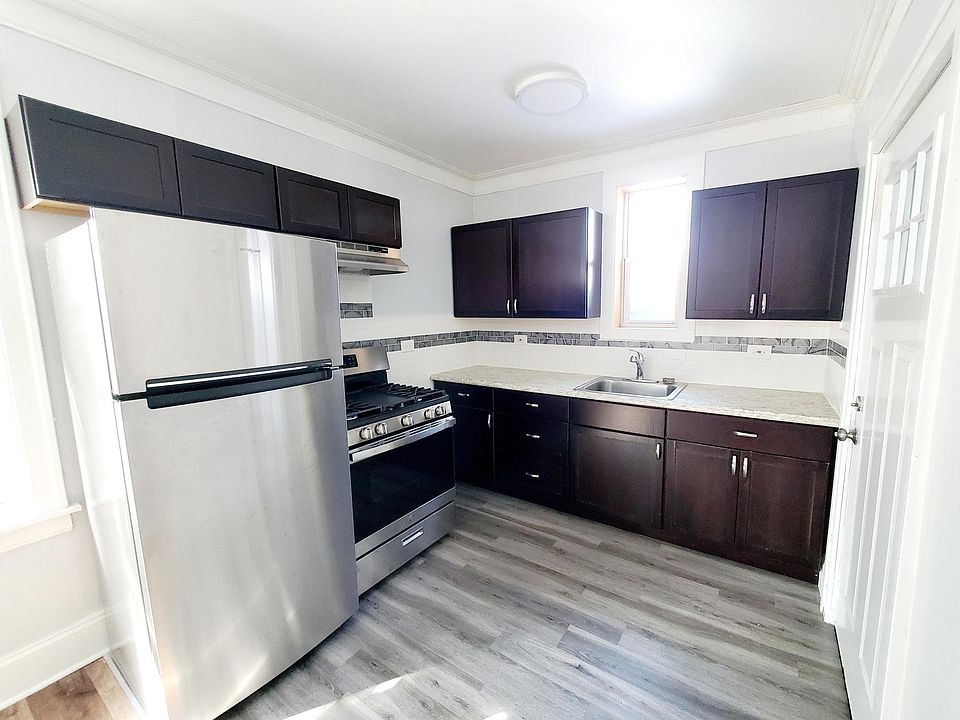 ALL NEW GUT REHAB KITCHEN. FULL Size Stove and Fridge. All new floor!