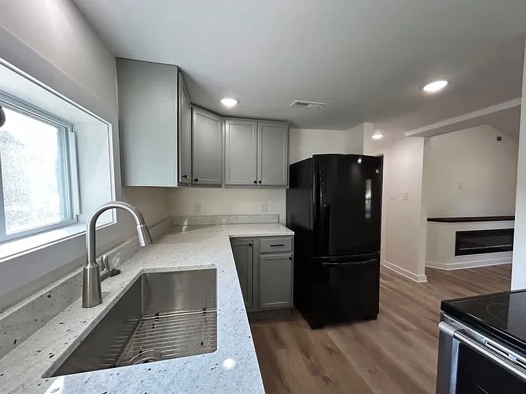 803 Lang St SE — Photo 5