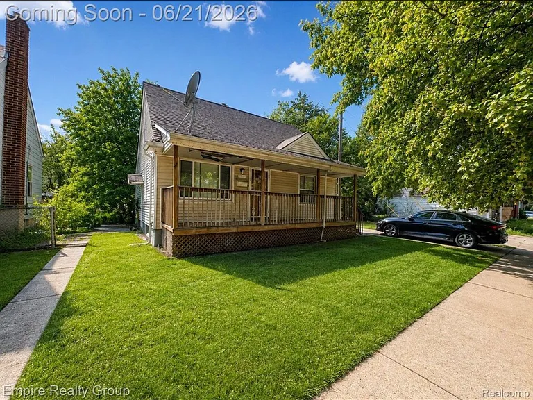 7815 Artesian St — Photo 2