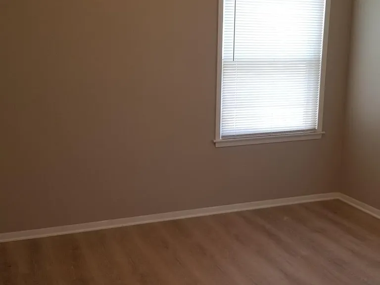 1325 College Ave — Photo 9