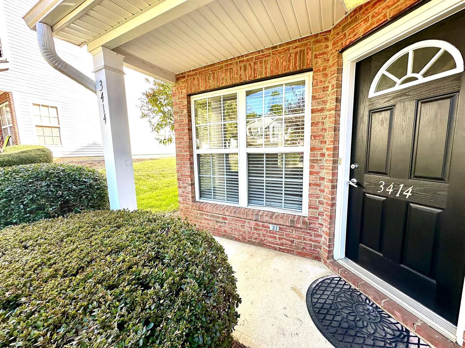 3 bed, 2.5 bath, 1717 sqft, $1,890 — Photo 2