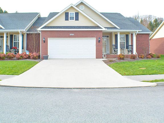 4th image of 4821 Lindsey Blair Ln #43