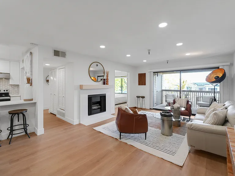 2111 Latham St #307 — Photo 37