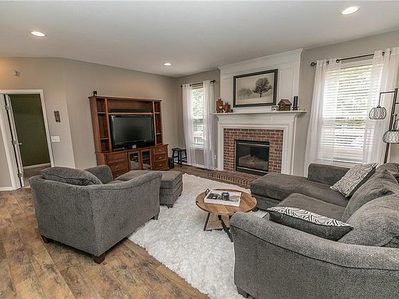 4th image of 248 Wilmington Dr