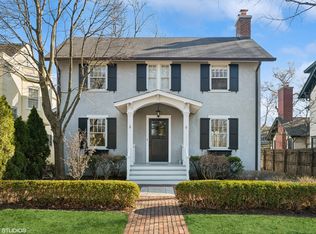 261 Vine Ave, Lake Forest, IL 60045