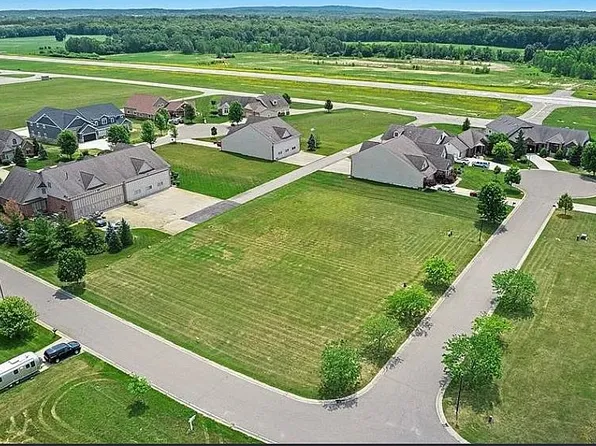 15051 Poberezny Ct, Linden, MI 48451