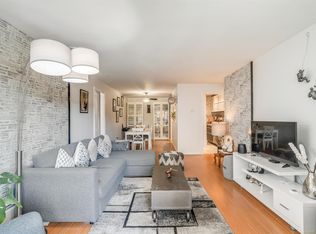 327 9th St #104, New Westminster, BC V3M 3V8