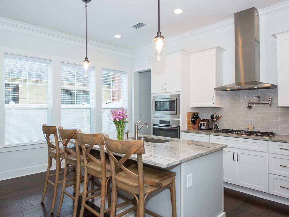 1st image of 522 Margaret St