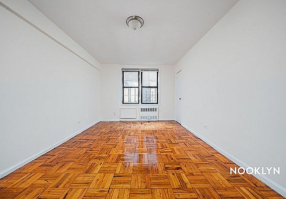 5th image of 540 Ocean Pkwy APT 1R