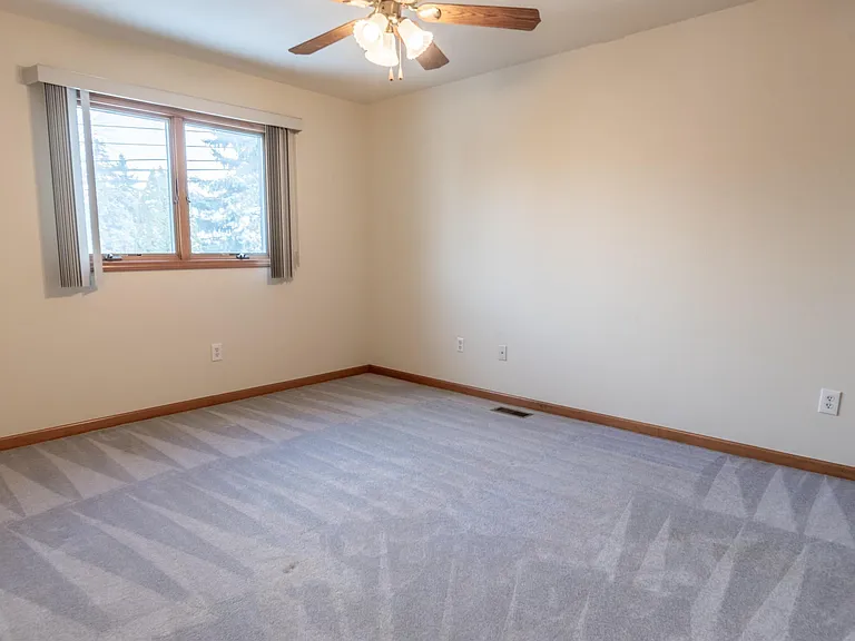 33527 Roselawn Dr — Photo 17