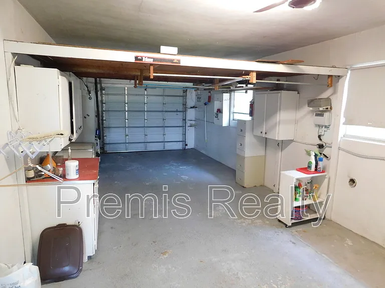 3563 Floral Dr — Photo 10