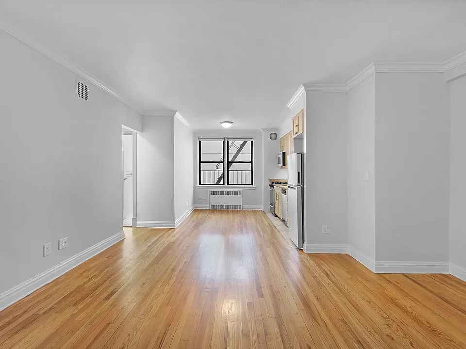 108 W 15th St #5C