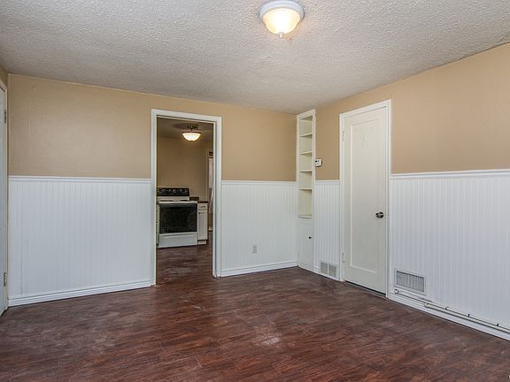 3rd image of 1109 E 400th