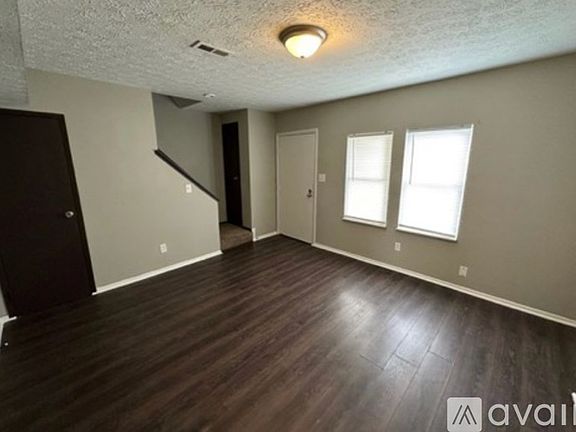 2nd image of 942 E Mound St #942