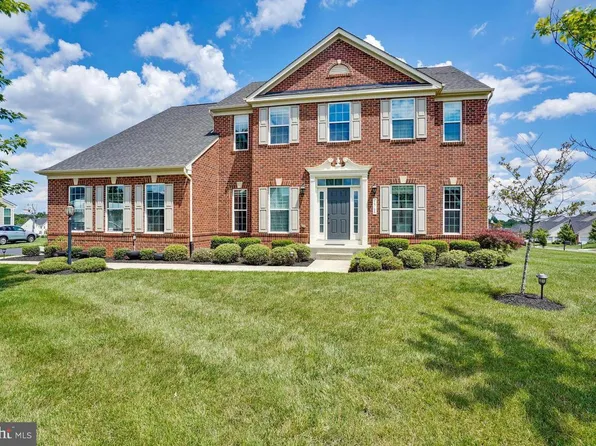 26768 Crusher Dr, Chantilly, VA 20152