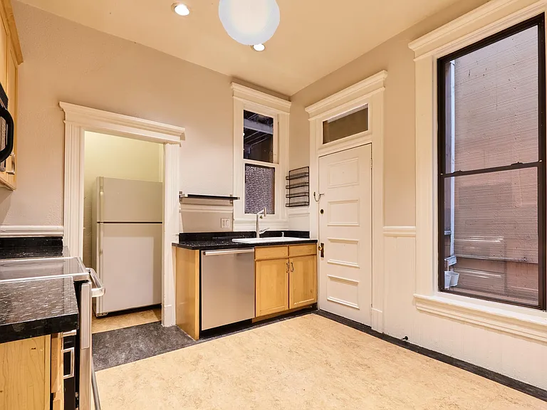406 Cole St — Photo 3