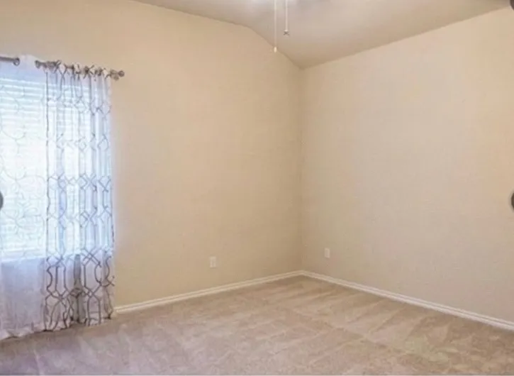 415 Harding Ln — Photo 13